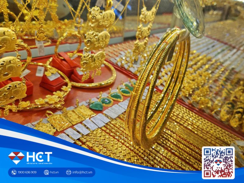 Giá vàng miếng SJC và vàng nhẫn bốc hơi hàng loạt