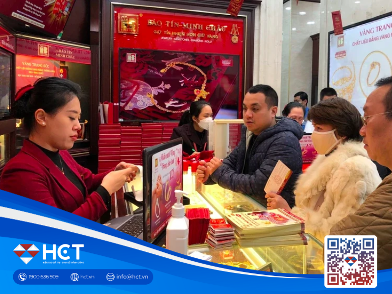Người dân thoải mái mua bán vàng, không còn cảnh chen lấn