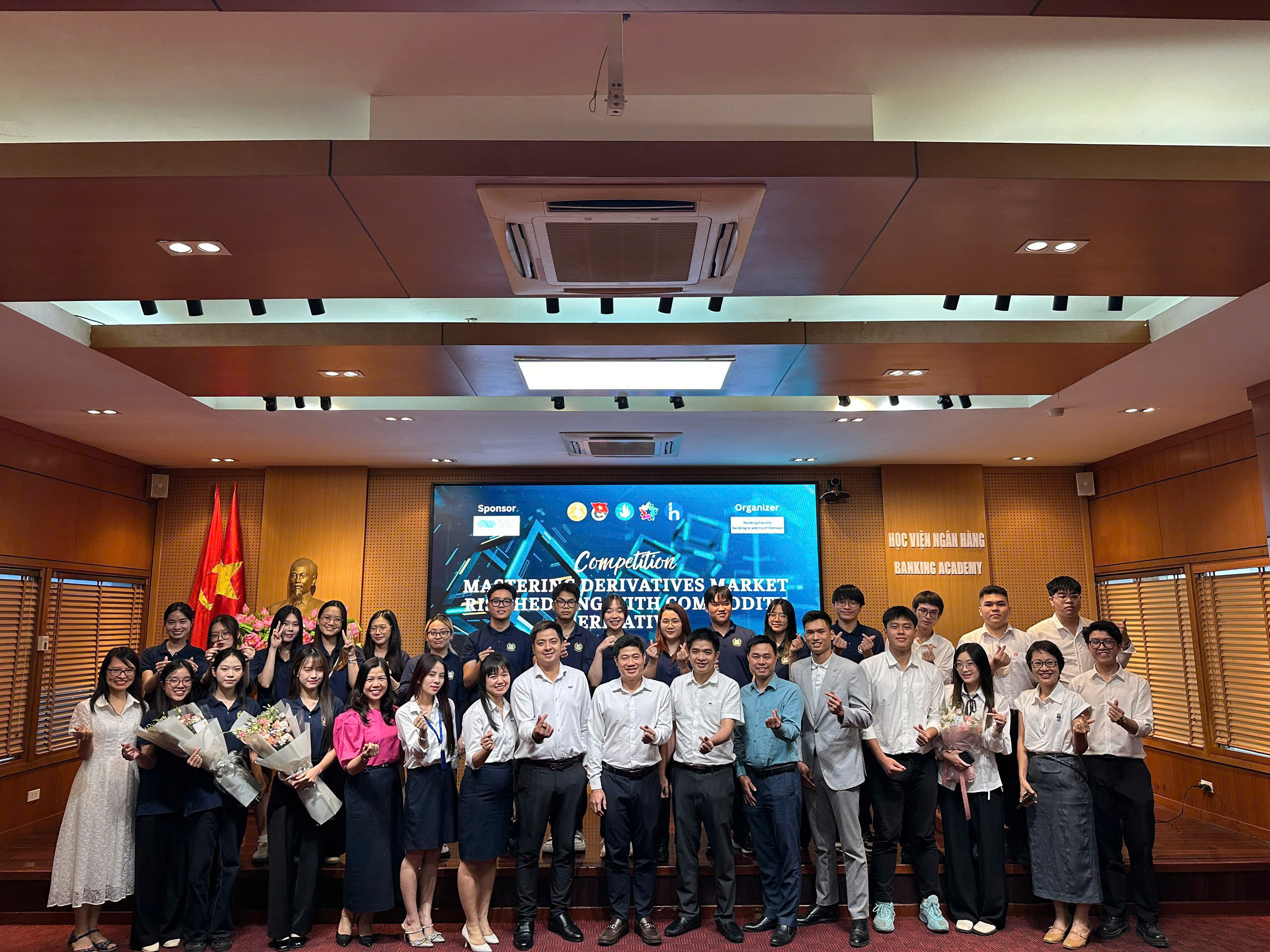 Đội thi do HCT cố vấn giành chiến thắng trong cuộc thi “Mastering Derivatives: Hedging Strategies With Commodities Derivatives”