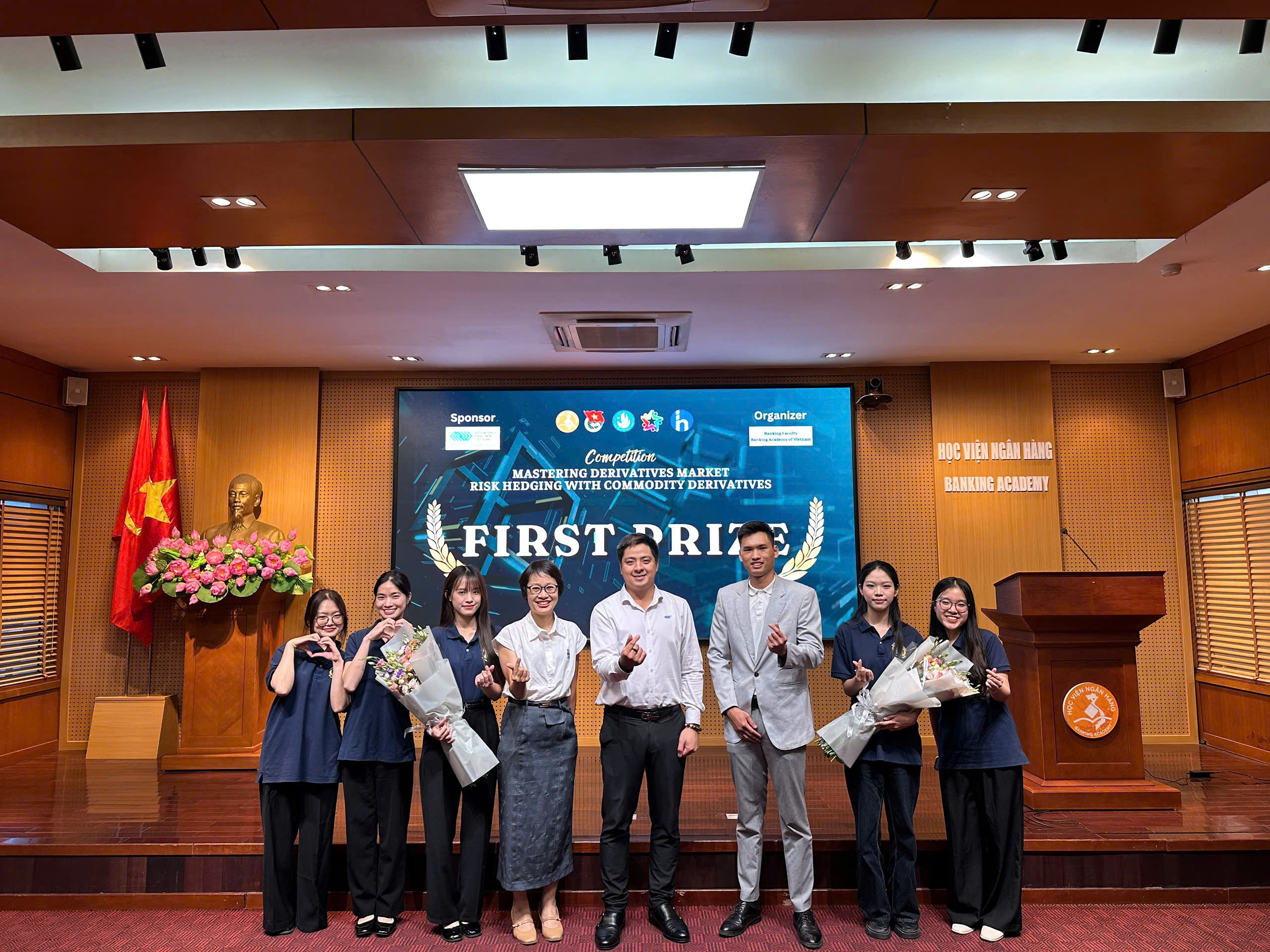 Đội thi do HCT cố vấn giành giải nhất chung cuộc