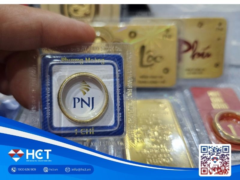 Giá vàng trong nước duy trì đà tăng mạnh theo tuần, đứng yên theo ngày