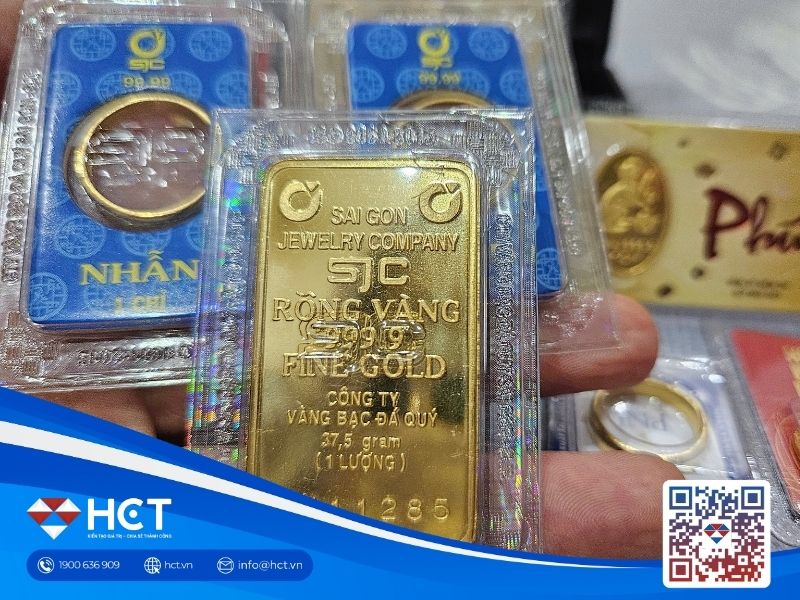 Giá vàng trong nước giảm nhẹ do áp lực chốt lời