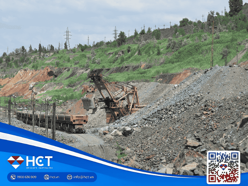 Giá quặng sắt 25/09: Tăng nhẹ nhờ nhu cầu tích trữ, lo ngại tranh chấp BHP–Trung Quốc