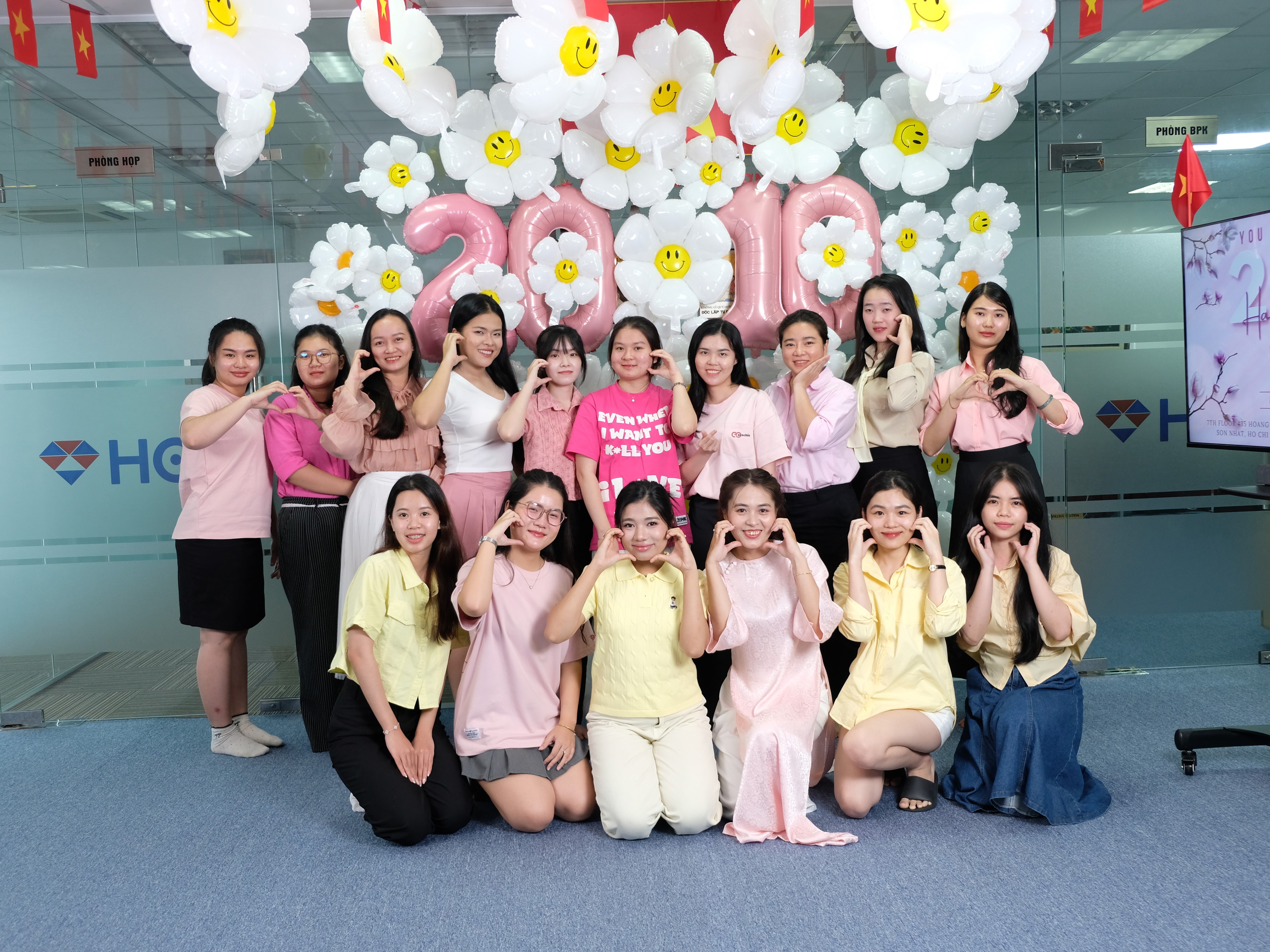 Hội sở Thành phố Hồ Chí Minh chào mừng ngày 20/10