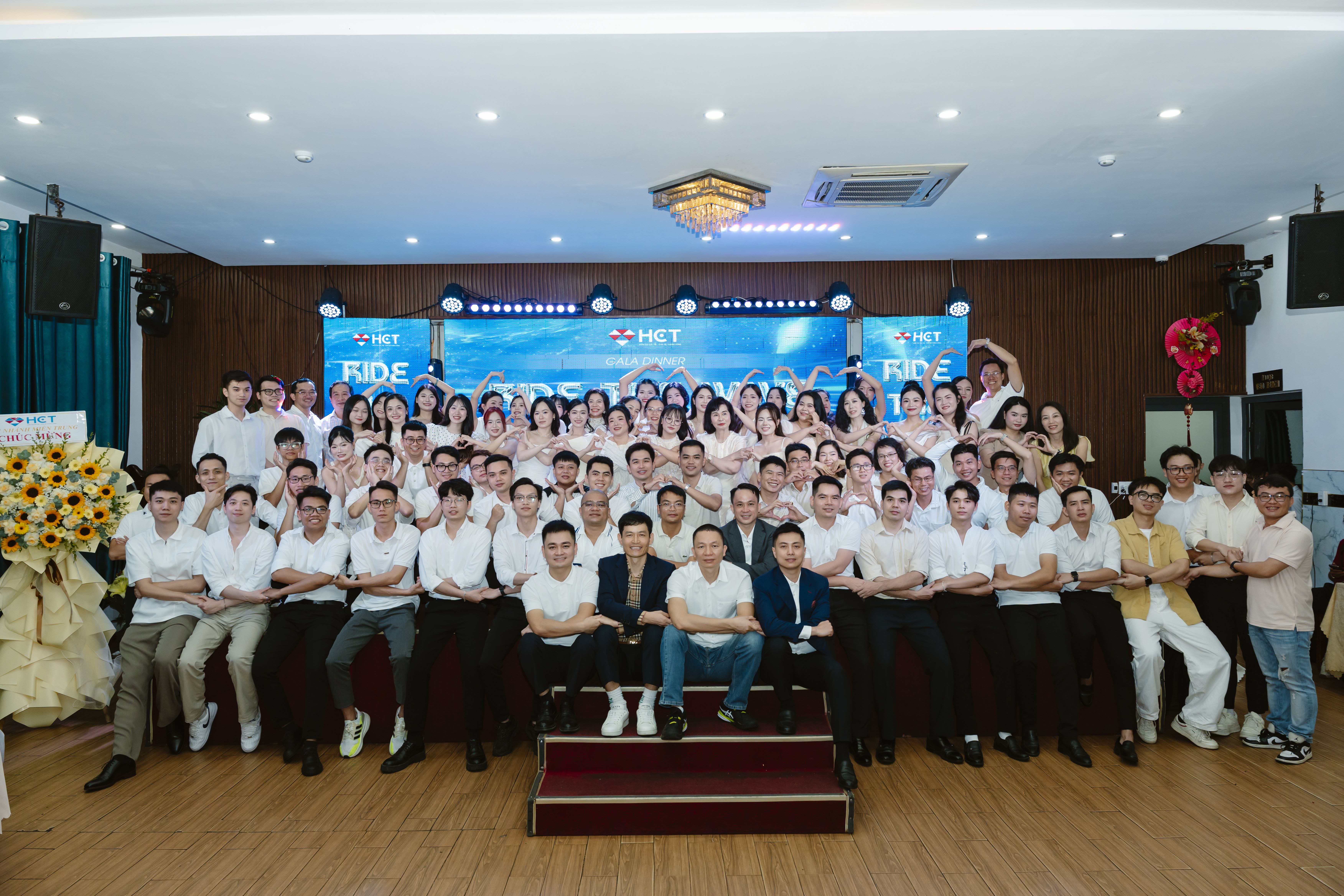 Tập thể HCT tại Gala Dinner 